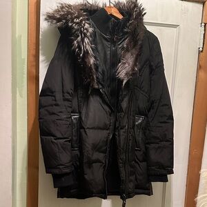 Elegant Black Fur-Trimmed Puffer Jacket